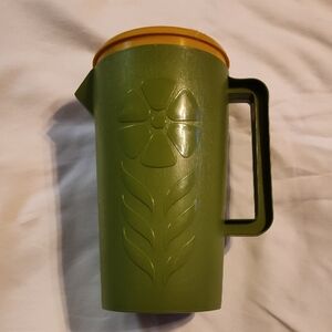Vintage Sterilite 70's Plastic Drink Pitcher Green Retro Kitchen Floral 2 Quart